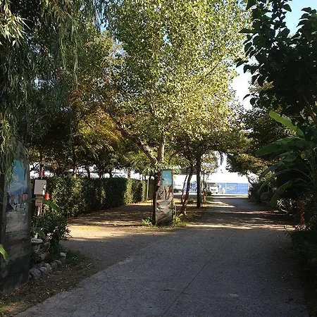 拉弗斯塔斯库拉露营地 SantʼAlessio Siculo
